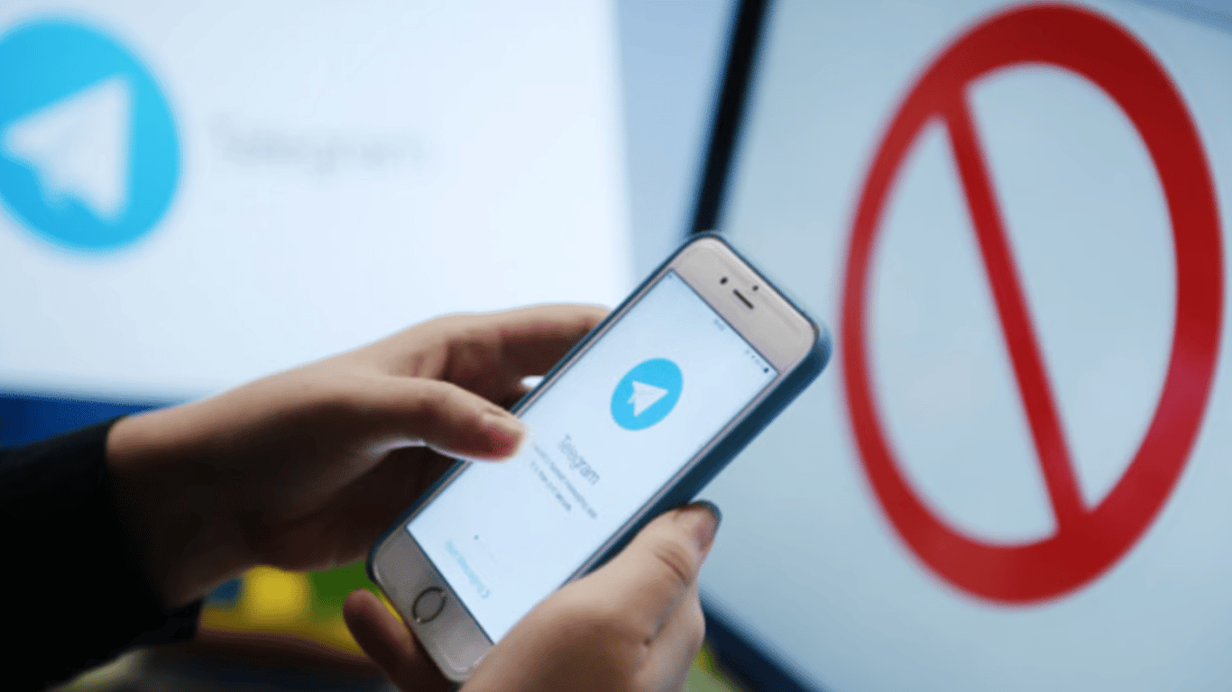 The Kremlin Targets WhatsApp and Telegram - What's New in Russia