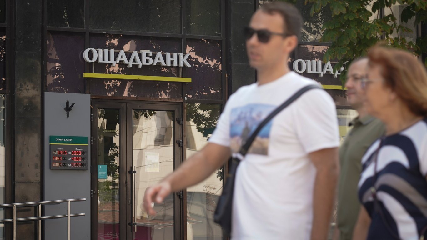 Oszuści polują na pieniądze Ukraińców — jak się chronić w Oschadbanku